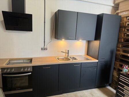 Showmodel zwarte hoek keuken 180cm +  240cm met inbouw apparatuur per direct leverbaar NEW-5550