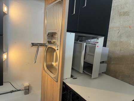 Showmodel zwarte hoek keuken 180cm +  240cm met inbouw apparatuur per direct leverbaar NEW-5550