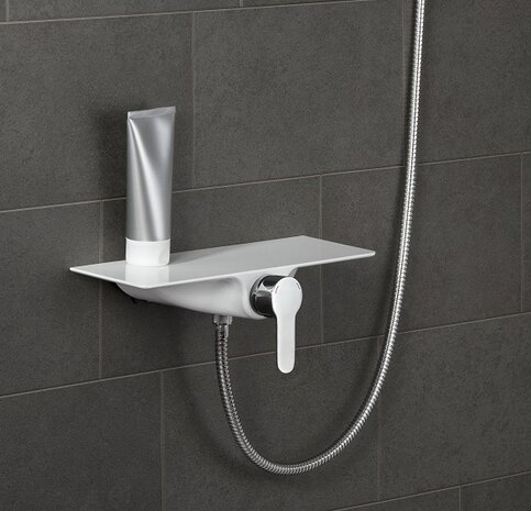 WATERWAY ééngreepsmengkraan douche met planchet, chroom/wit  met grote planchet gemaakt van hoogwaardige melamine, ca. 35,0 x 12,5 cm  - praktisch voor het opbergen van douchegerei  keramische schij