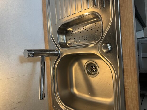 Showmodel zwarte hoek keuken 180cm +  240cm met inbouw apparatuur per direct leverbaar NEW-5550