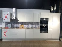 Rechte greeploze showroom keuken 380cm breed incl inbouw apparatuur en reeds gemonteerd Rechte greeploze showroom keuken 380cm breed incl inbouw apparatuur en reeds gemonteerd