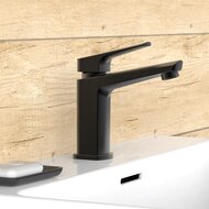 RAVEN ééngreepsmengkraan wastafel, zwart mat keramische schijven geluidsarme, verwisselbare 25 mm-cartouche flexibele metalen aansluitslangen 400 mm volgens DVGW/KTW-A 1 ¼" (Ø ca. 4 cm) Push-
