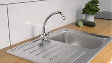 BRILLANT tweegreepskraan wastafel, lage druk, chroom draaibare uitloop keramische ½" ventiel bovenstukken flexibele metalen aansluitslangen intrekbare ketting voor afvoerplug BRILLANT grepe