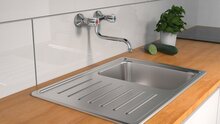 BRILLANT tweegreepskraan keuken, wandmontage, chroom draaibare uitloop, lengte: ca. 20 cm lengte uitloop (voorsprong): ca. 25 cm ½" (Ø approx. 1,9 cm) keramische ventiel bovenstukken BRILLAN
