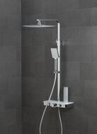 OCEAN douchesysteem met thermostatische mengkraan en glazen planchet, chroom-wit super flat hoofddouche van roestvrij staal met antikalk nozzles, maat: ca. 30 x 30 cm handdouche, 3 functies met an