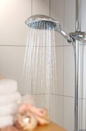 TROPIC wellness handdouche, 5 functies, chroom antikalk nozzles 5 functies selecteerbaar douchekop: Ø ca. 14 cm 100 nozzles ½" (Ø ca. 1,9 cm) verbinding voor doucheslang garantie: 3 jaar