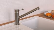 CORNWALL ééngreepsmengkraan keuken, roestvrij staal-look kraan met draaibare uitloop en draaibereik 150° keramische schijven geluidsarme, verwisselbare 35 mm-cartouche flexibele metalen aanslu